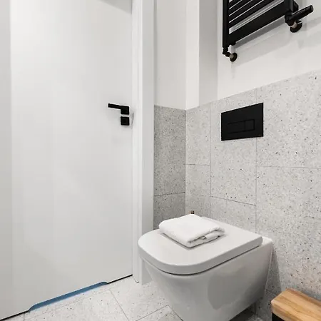 Warszawski Modern By Bookinghost وارسو