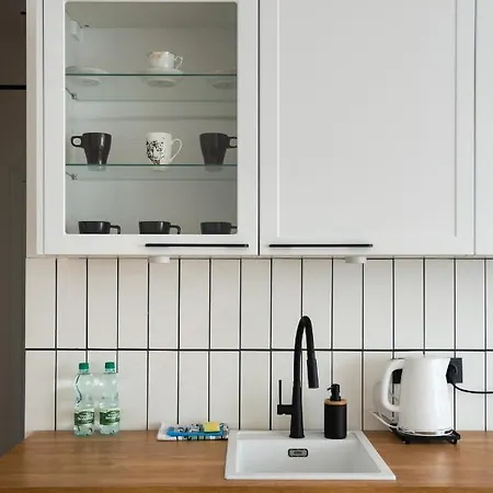 Warszawski Modern By Bookinghost