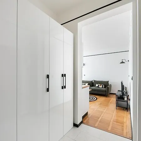 Warszawski Modern By Bookinghost