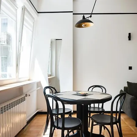 Warszawski Modern By Bookinghost * Varsóvia