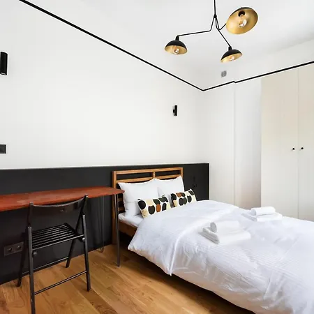 Warszawski Modern By Bookinghost Varšava