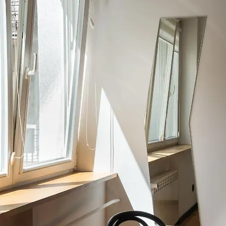 Warszawski Modern By Bookinghost