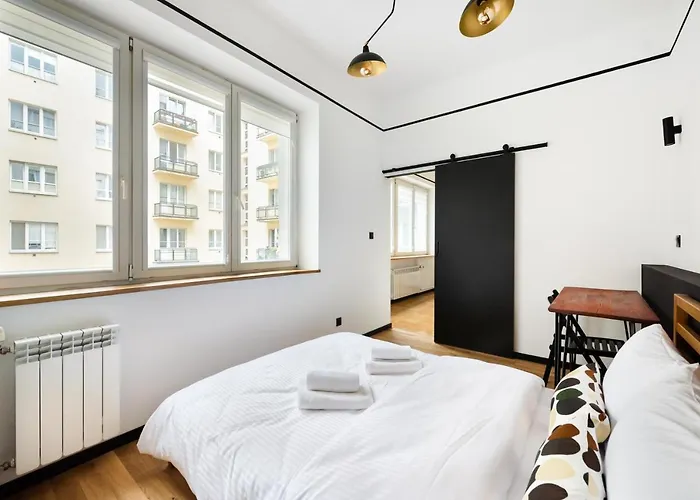 Warszawski Modern By Bookinghost * Warszawa