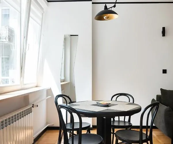 Warszawski Modern By Bookinghost * Warszawa