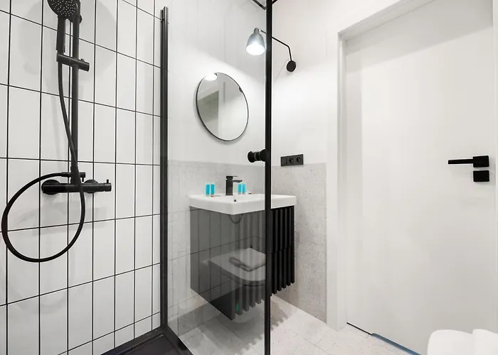 Warszawski Modern By Bookinghost