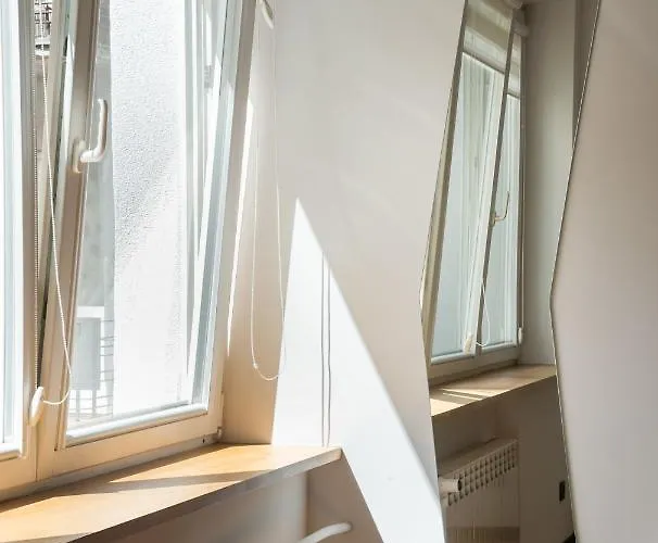 Warszawski Modern By Bookinghost